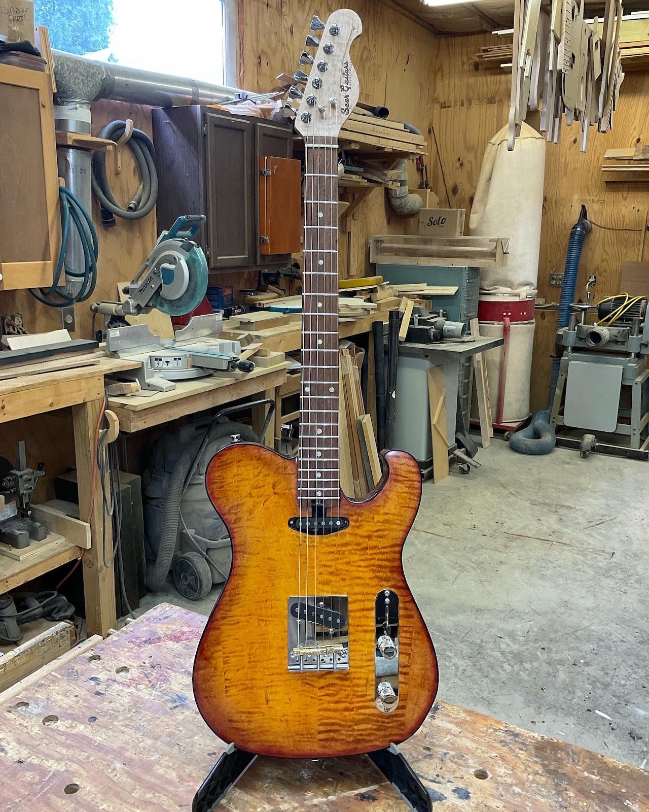 Custom Guitar Rack Curly Maple, Walnut